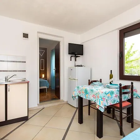 Apartment Linda Vrbnik (Primorje-Gorski Kotar)